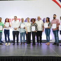 Promipyme y el MICM entregan RD$160 millones en créditos a microempresarios del Distrito Nacional